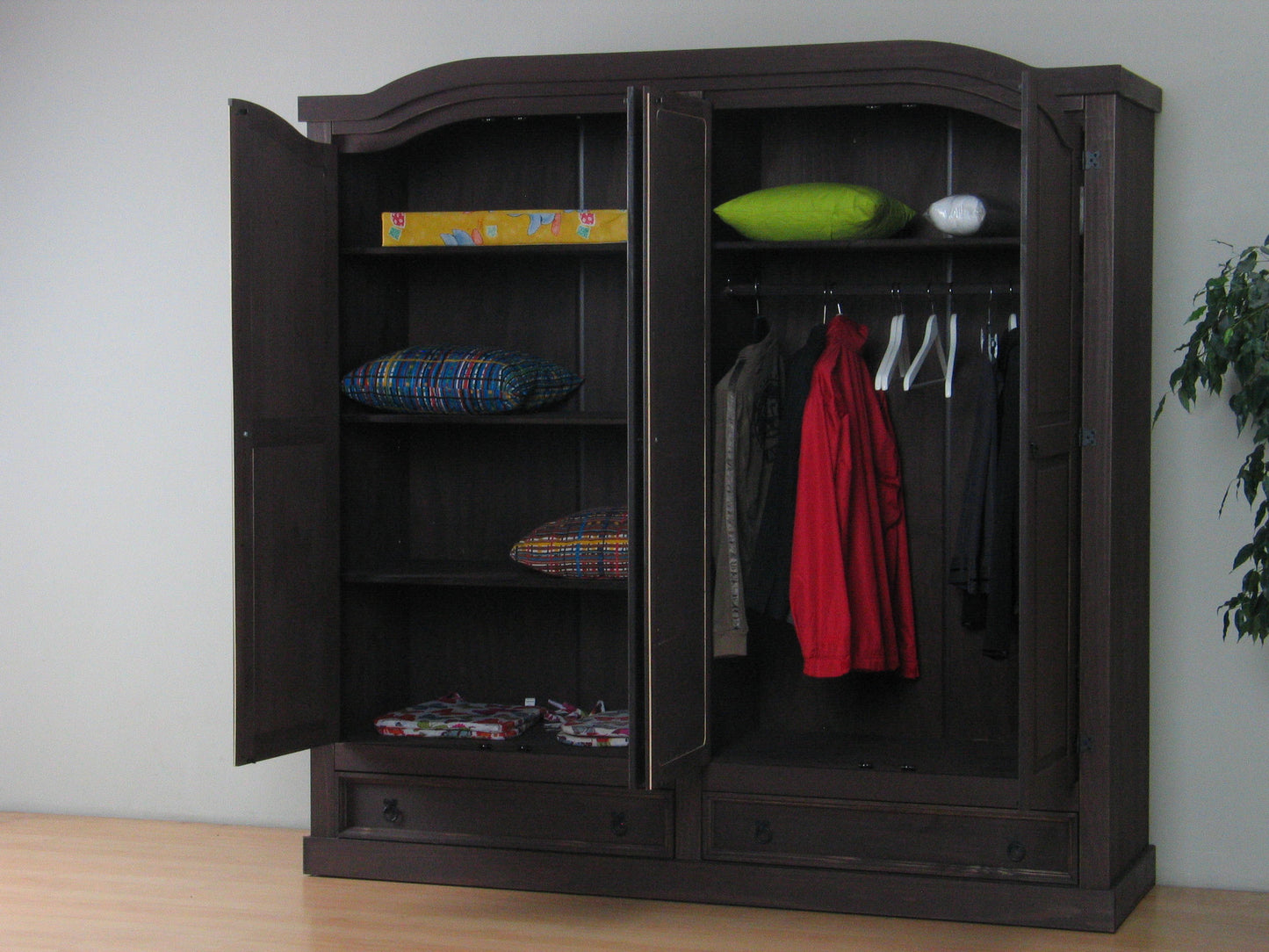 4-türiger Kiefer Kleiderschrank New Mexico kolonial