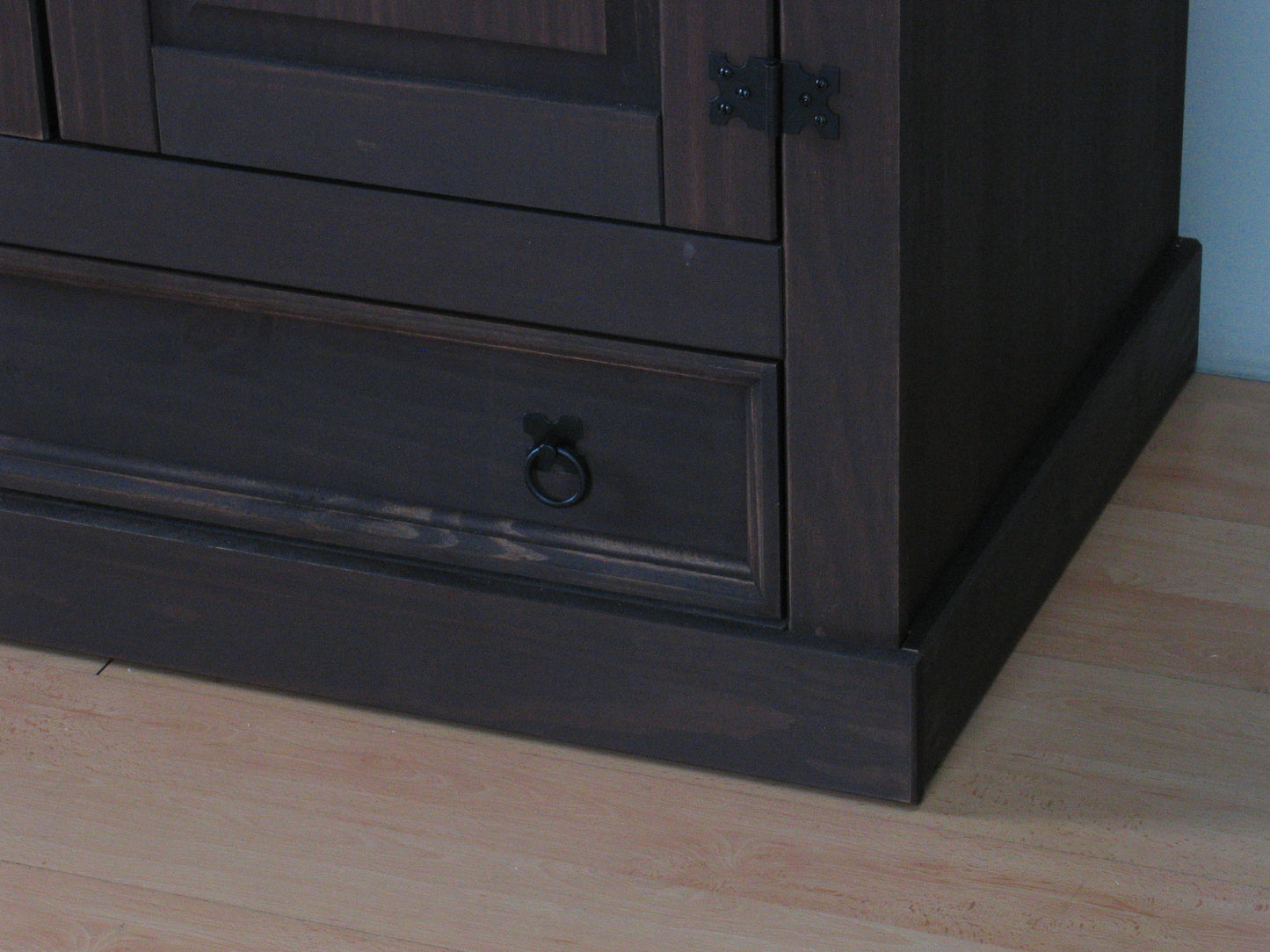 4-türiger Kiefer Kleiderschrank New Mexico kolonial