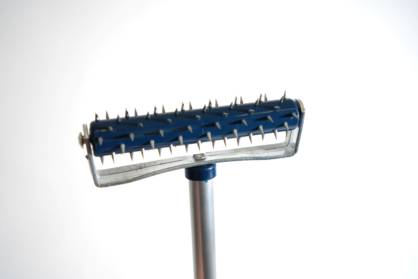 Teleskop-Igelwalze Stachelwalze ausziehbar Nagelwalze Entlüfter Walze 54-98 cm