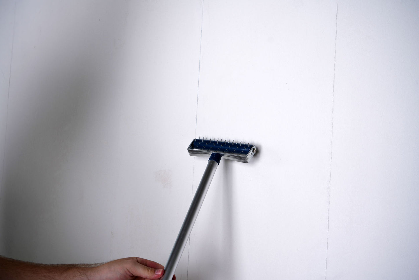 Teleskop-Igelwalze Stachelwalze ausziehbar Nagelwalze Entlüfter Walze 54-98 cm