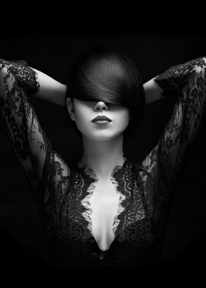 Leinwandbild Frau Schwarz Grau 50x70 DD123138 Keilrahmen Wandbild Leinwand