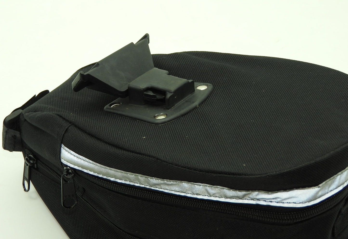 M-Wave Sattel Und Gepäckträgertasche mit CLIP-ON Halter Rücklichthalter
