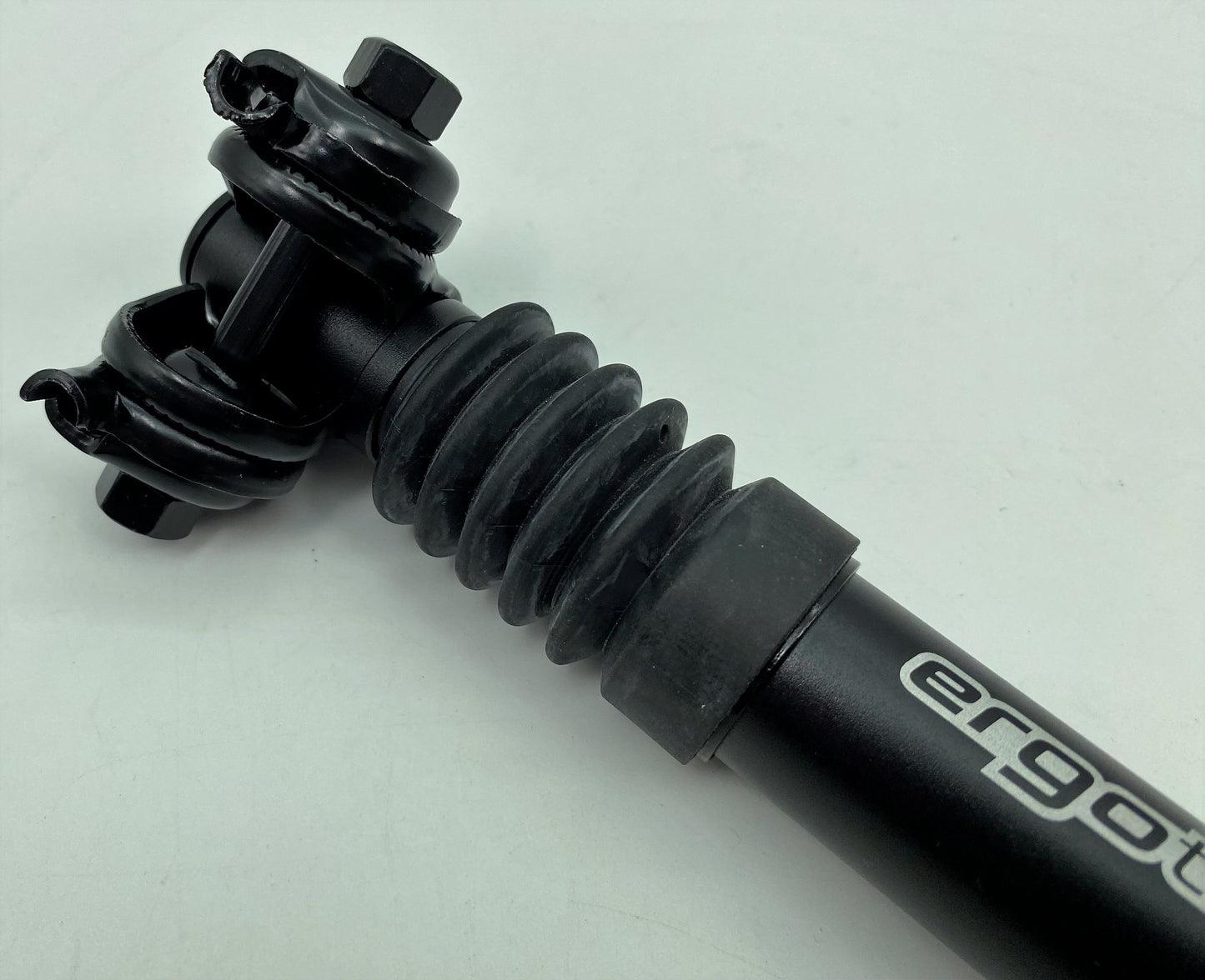 Federsattelstütze 80kg ERGOTEC SP2.0 Sattelstütze Alu Ø27,2 - 31,8mm mit Kloben